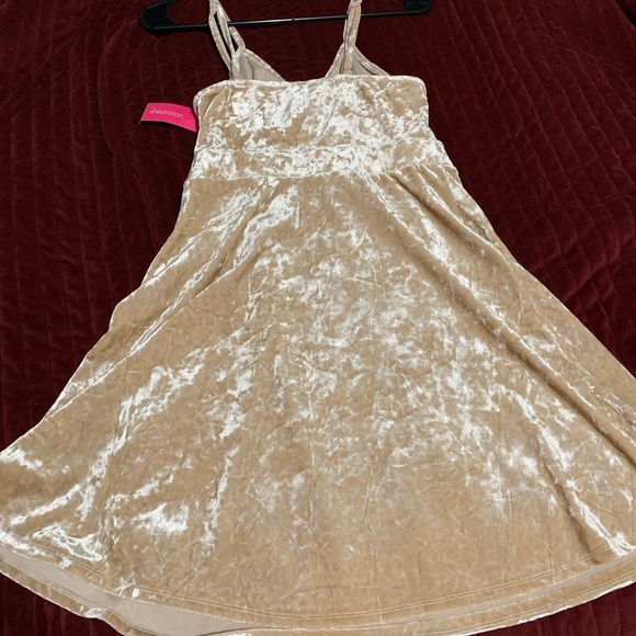 Velvet skater dress - Picture 3 of 3